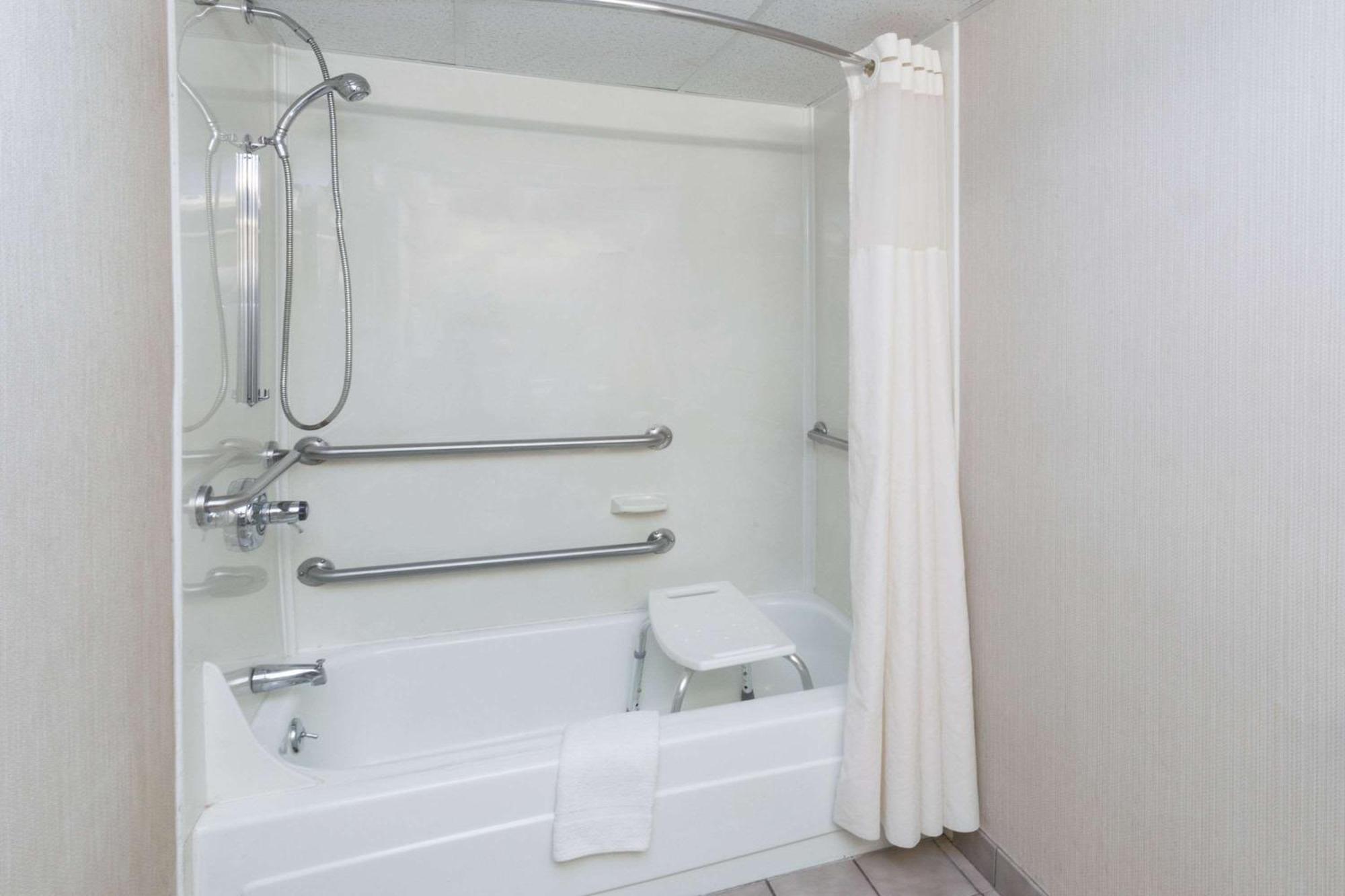 Deluxe Double Room Two Double Beds Disability Access Non-Smoking,1018505443:JPEG